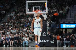 华体会网站-时光挡不住☹️保罗出场17分钟三分3中2得6分4助 出现3次失误