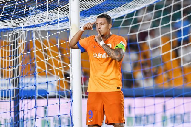华体会登录-克雷桑双响助泰山止跌 本赛季已5次攻破南通球门